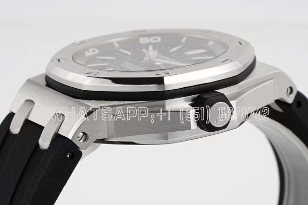 Audemars Piguet Royal Oak Offshore Diver Steel 15703 with Rubber Strap - Image 6