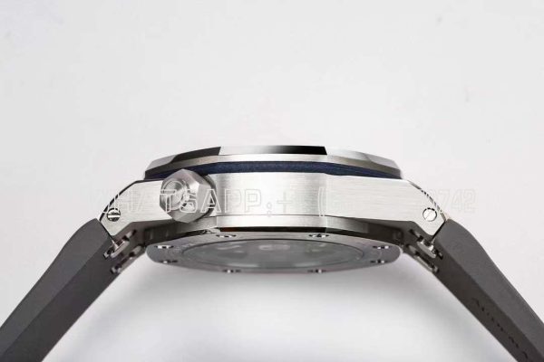 Audemars Piguet Royal Oak Offshore Diver Steel Grey Dial Ref. 15720ST - Image 5