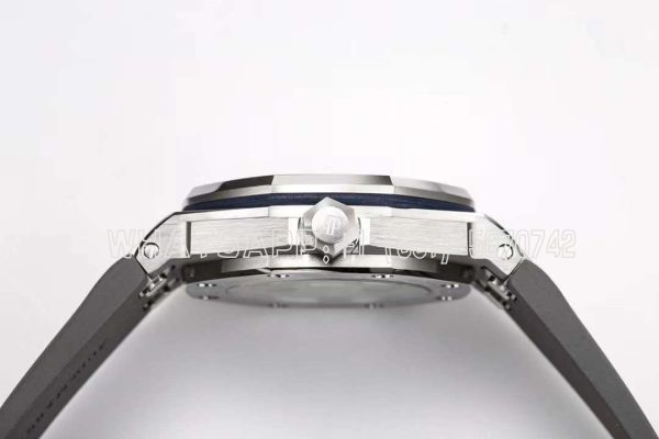 Audemars Piguet Royal Oak Offshore Diver Steel Grey Dial Ref. 15720ST - Image 6