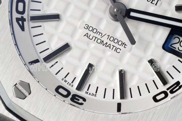 Audemars Piguet Royal Oak Offshore Diver Steel White Dial - Image 5