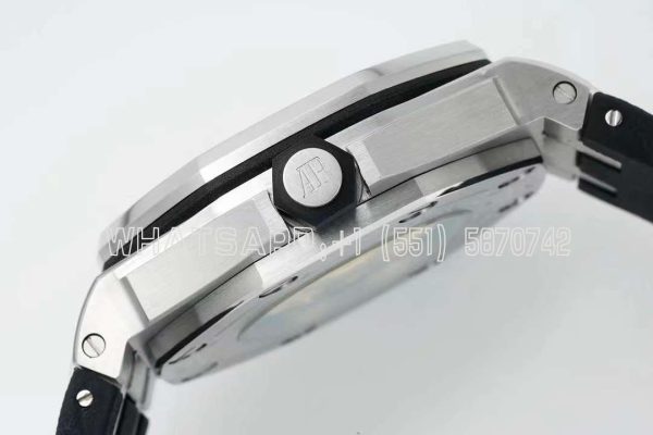 Audemars Piguet Royal Oak Offshore Diver Steel White Dial - Image 6