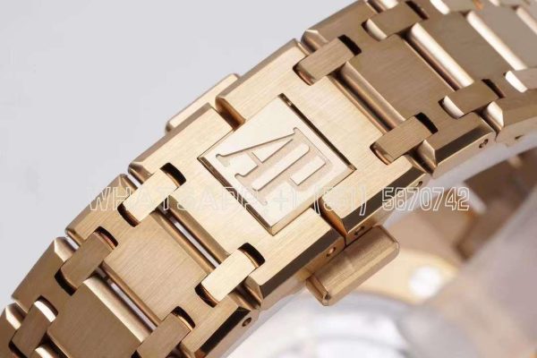 Audemars Piguet Royal Oak 15202 39mm Blue Dial in Yellow Gold - Image 8