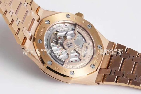 Audemars Piguet Royal Oak 15202 39mm Blue Dial in Yellow Gold - Image 9