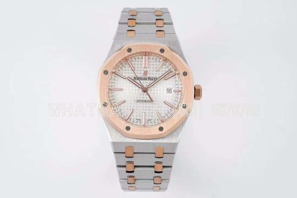 Audemars Piguet Royal Oak 15400SR.OO.1220SR.01 White Textured Dial