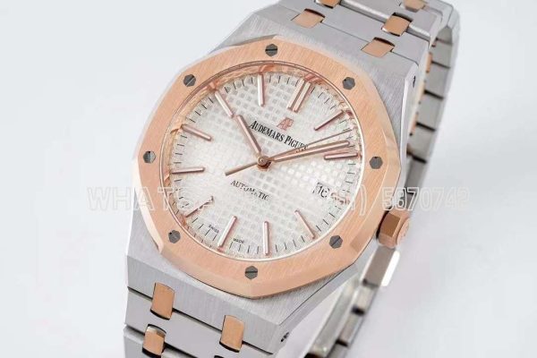 Audemars Piguet Royal Oak 15400SR.OO.1220SR.01 White Textured Dial