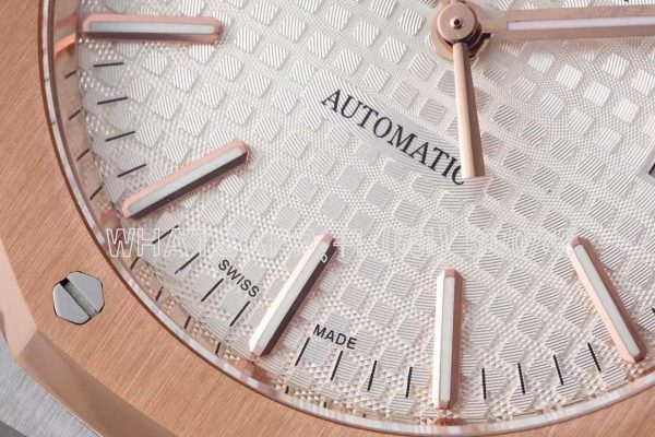 Audemars Piguet Royal Oak 15400SR.OO.1220SR.01 White Textured Dial - Image 4
