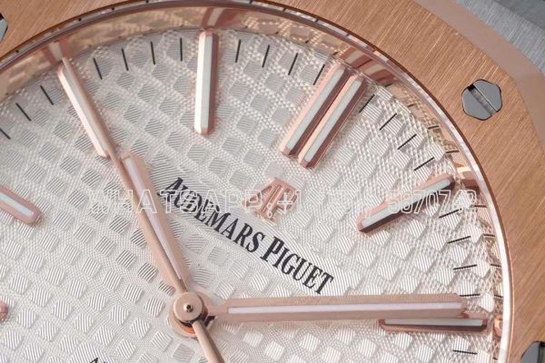 Audemars Piguet Royal Oak 15400SR.OO.1220SR.01 White Textured Dial - Image 5