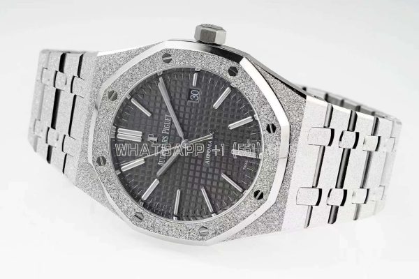 Audemars Piguet Royal Oak 15410 37mm Grey Dial in Frosted Gold - Image 4