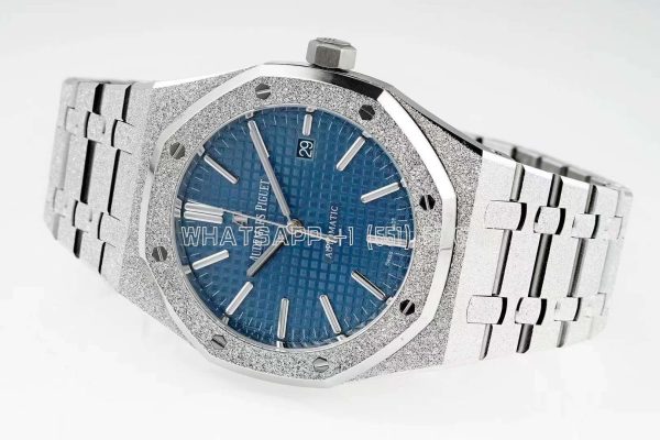 Audemars Piguet Royal Oak 15410 37mm Blue Dial in Frosted Gold - Image 4