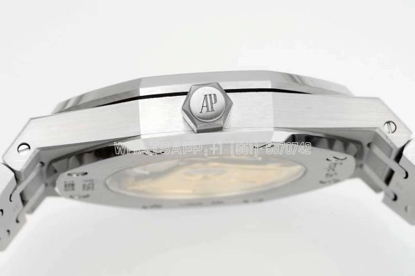 Audemars Piguet Royal Oak 15410 37mm White Dial in Frosted Gold - Image 7