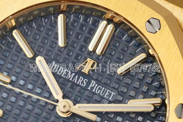 Audemars Piguet Royal Oak 15450 37mm Blue Dial in Yellow Gold - Image 4