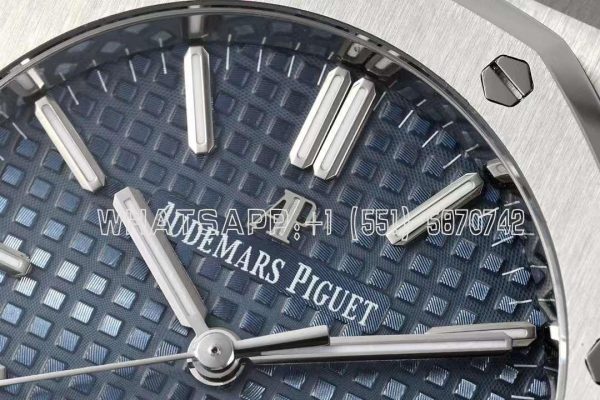 Audemars Piguet Royal Oak 15450ST 37mm Blue Dial in Steel - Image 4