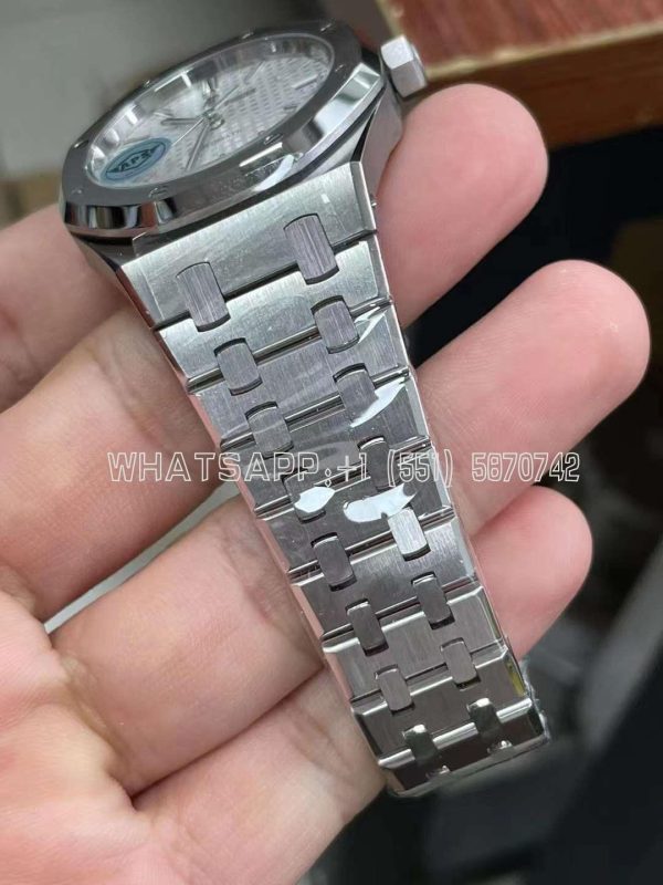 Audemars Piguet Royal Oak 15450ST 37mm White Dial in Steel - Image 8