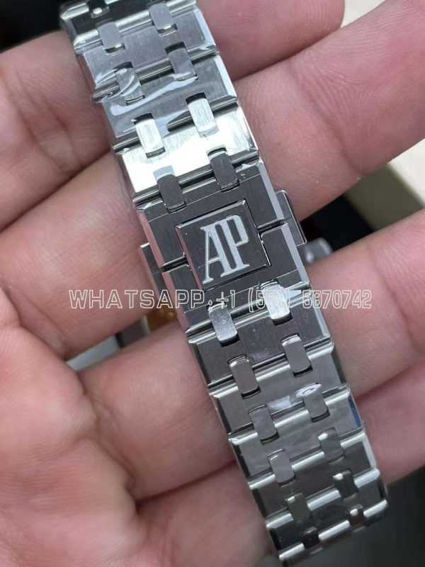 Audemars Piguet Royal Oak 15450ST 37mm White Dial in Steel - Image 9