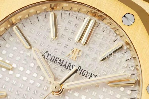 Audemars Piguet Royal Oak 15450ST 37mm White Dial in Yellow Gold - Image 4