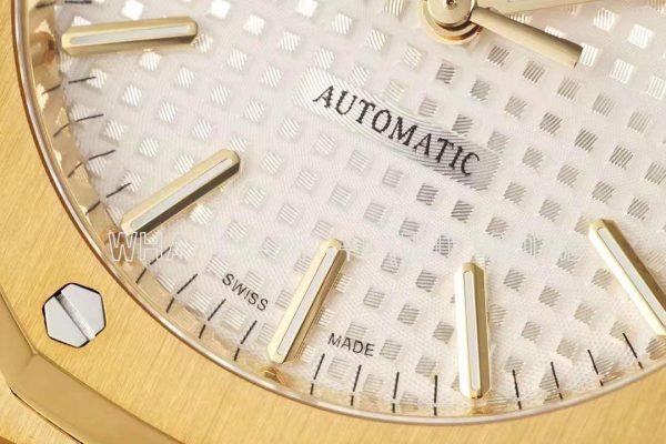 Audemars Piguet Royal Oak 15450ST 37mm White Dial in Yellow Gold - Image 5