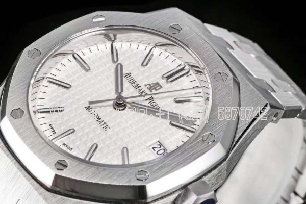 Audemars Piguet Royal Oak 15451ST 37mm White Dial in Steel - Image 5