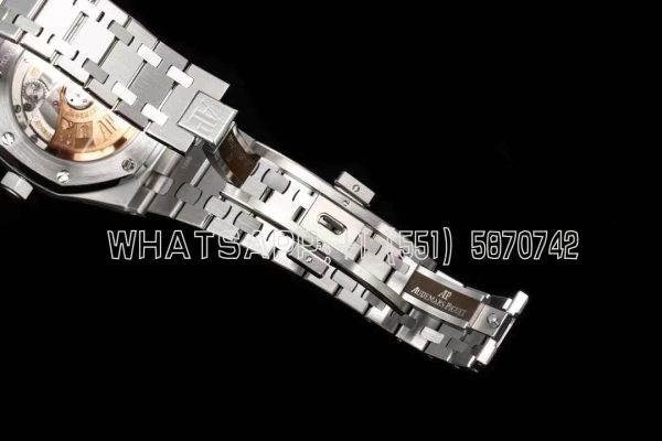 Audemars Piguet Royal Oak 15451ST 37mm White Dial in Steel - Image 8