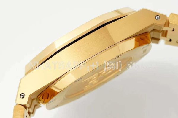 Audemars Piguet Royal Oak Offshore Self-Winding Chronograph Blue/Gold Dial in Yellow Gold - Image 8