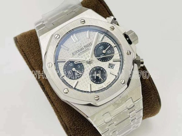 Audemars Piguet Royal Oak Offshore Self-Winding Chronograph White/Black Dial in Steel