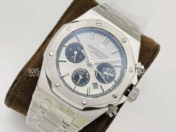 Audemars Piguet Royal Oak Offshore Self-Winding Chronograph White/Black Dial in Steel