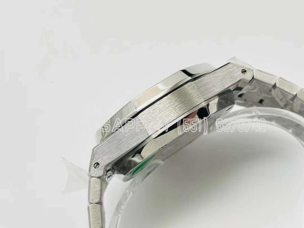 Audemars Piguet Royal Oak Offshore Self-Winding Chronograph White/Black Dial in Steel - Image 6