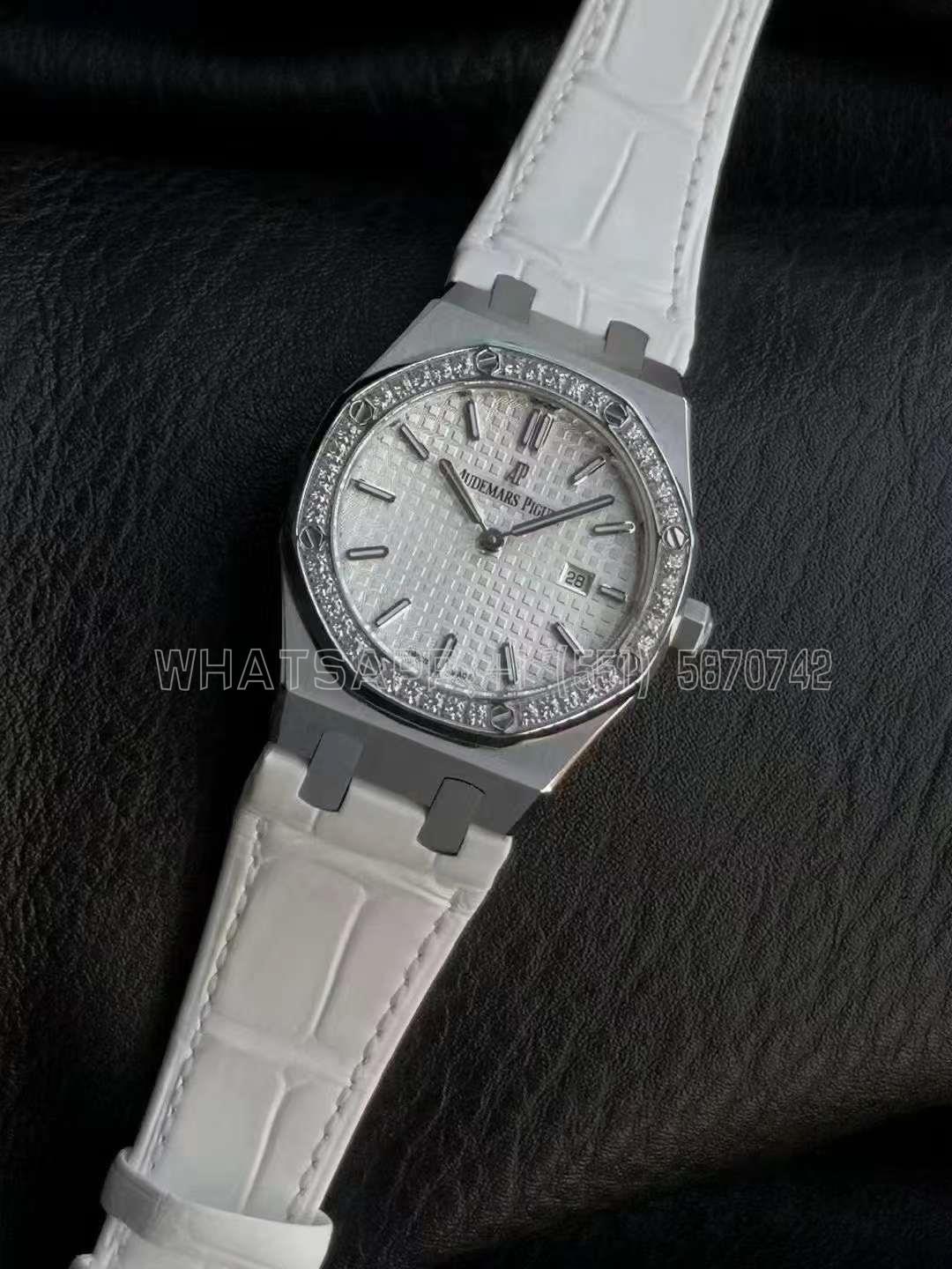 Audemars Piguet Royal Oak 67651 Silvered Dial, Stainless Steel, 33 mm